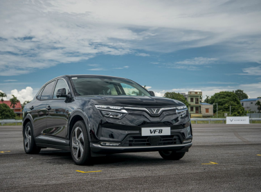 Dán Phim Cách Nhiệt Xe Vinfast VF8 Chuyên Nghiệp Tại TP.HCM