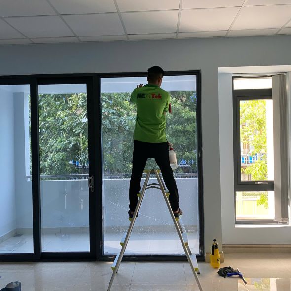 Dán Phim Cách Nhiệt Nhà Kính Tại KDC Vạn Phúc 