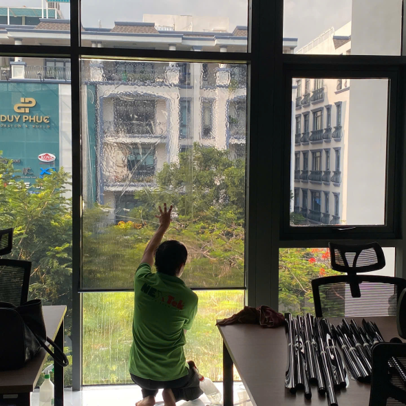Dán Phim Cách Nhiệt Nhà Kính Tại KDC Vạn Phúc 