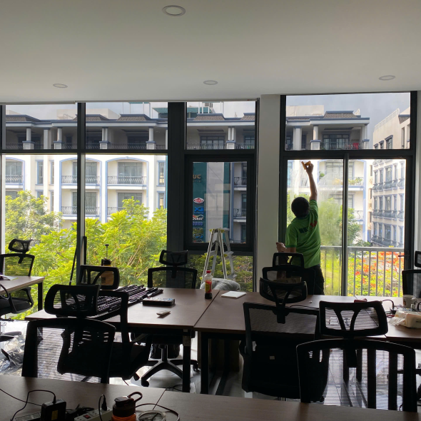 Dán Phim Cách Nhiệt Nhà Kính Tại KDC Vạn Phúc 