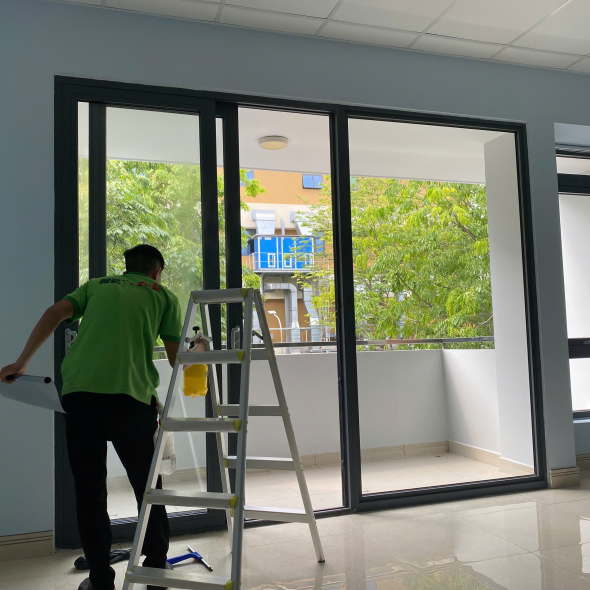 Dán Phim Cách Nhiệt Nhà Kính Tại KDC Vạn Phúc 