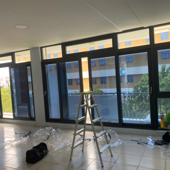 Dán Phim Cách Nhiệt Nhà Kính Tại KDC Vạn Phúc 