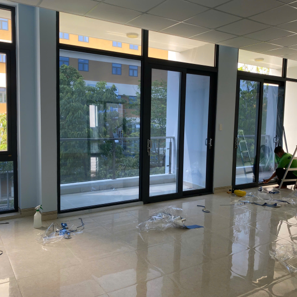 Dán Phim Cách Nhiệt Nhà Kính Tại KDC Vạn Phúc 
