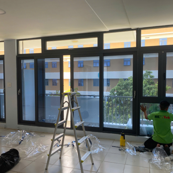 Dán Phim Cách Nhiệt Nhà Kính Tại KDC Vạn Phúc 