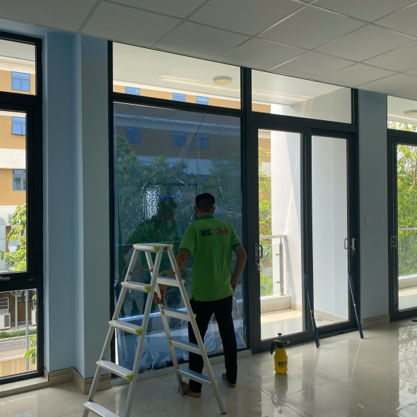 Dán Phim Cách Nhiệt Nhà Kính Tại KDC Vạn Phúc 