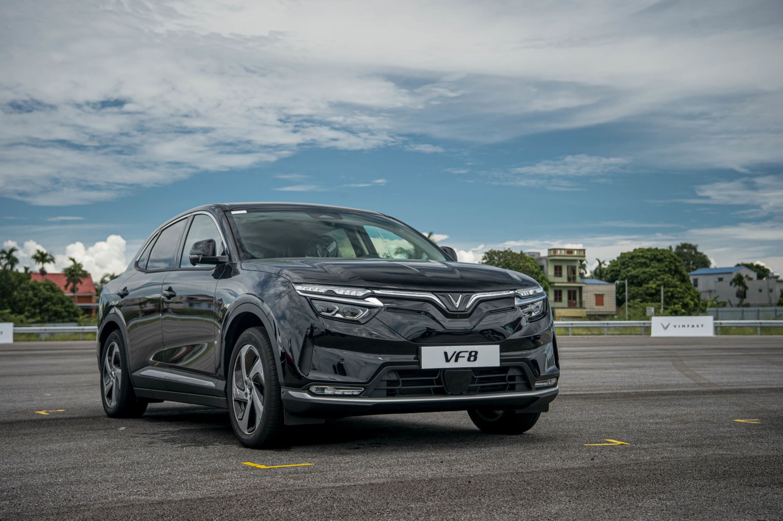 dán phim cách nhiệt xe Vinfast VF8